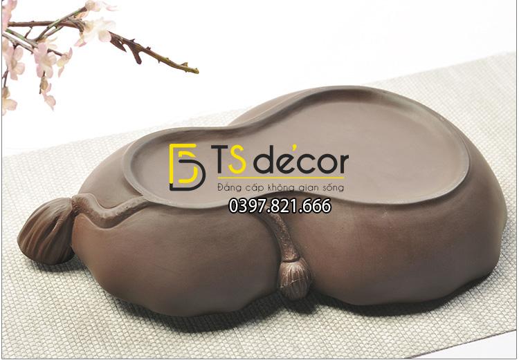 Mặt sau khay trà hình lá sen kt01