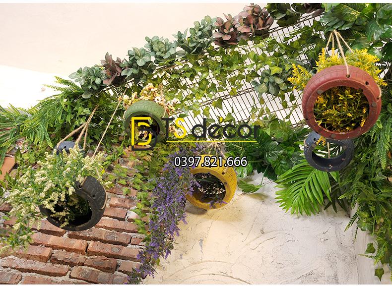 Lốp xe trang trí lối vào cửa hàng