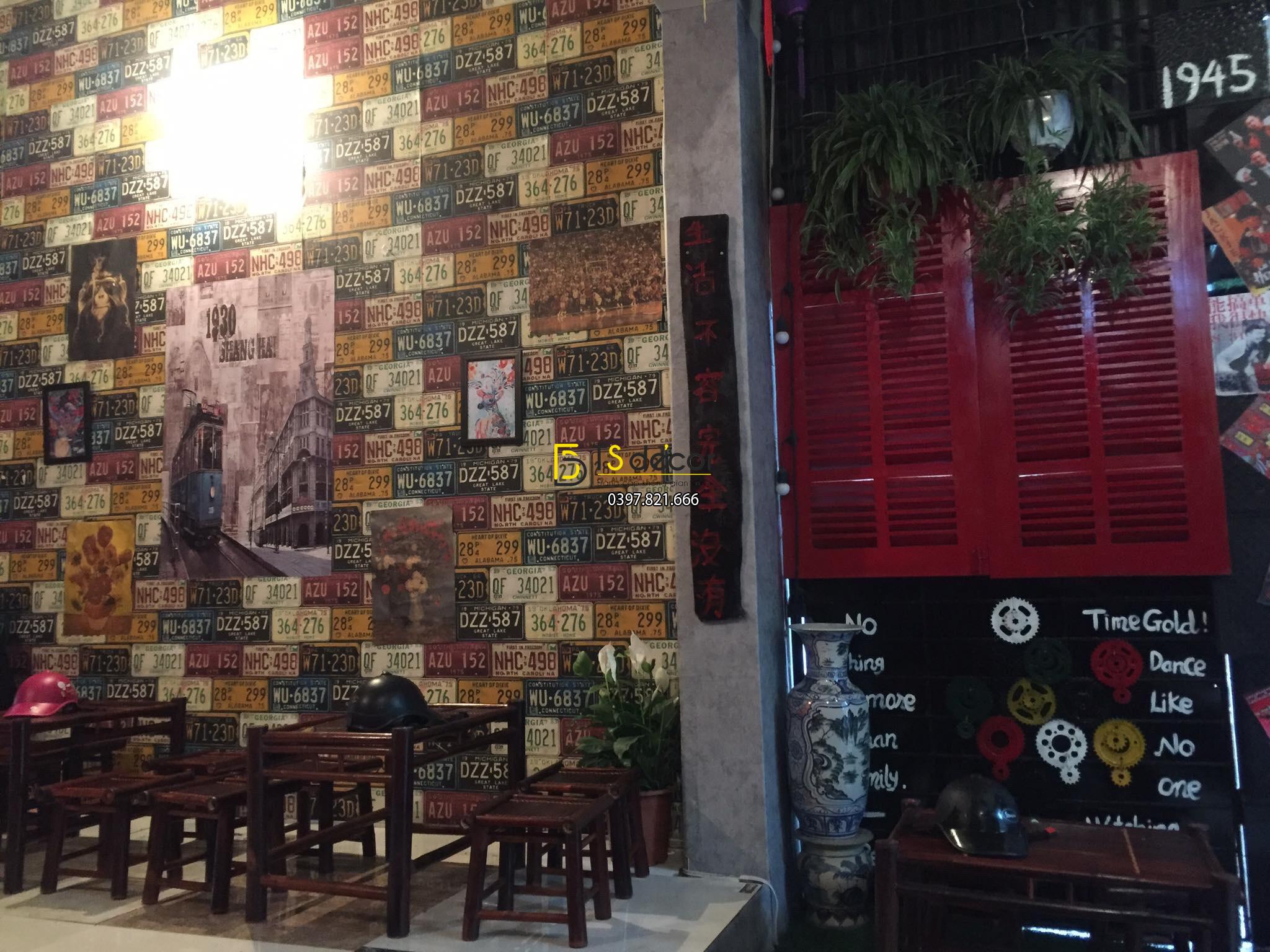 Giấy biển số xe trang trí cầu thang cho quán trà chanh