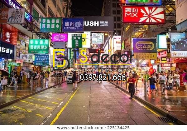 Hẻm phố Hong Kong về đêm