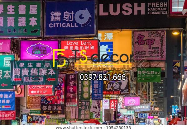 Tranh dán tường đường phố Hong Kong về đêm