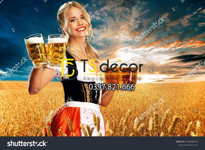 Tranh 3D Cô Gái Mời Quý Khách Dùng Bia