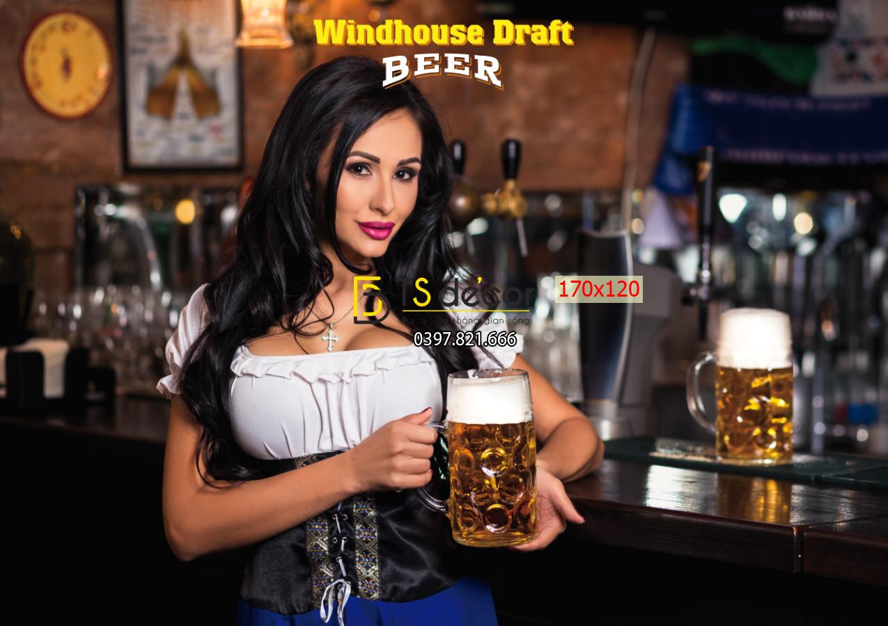 Tranh lụa 3D Cô Gái Phục Vụ Bia Tại Club Beer