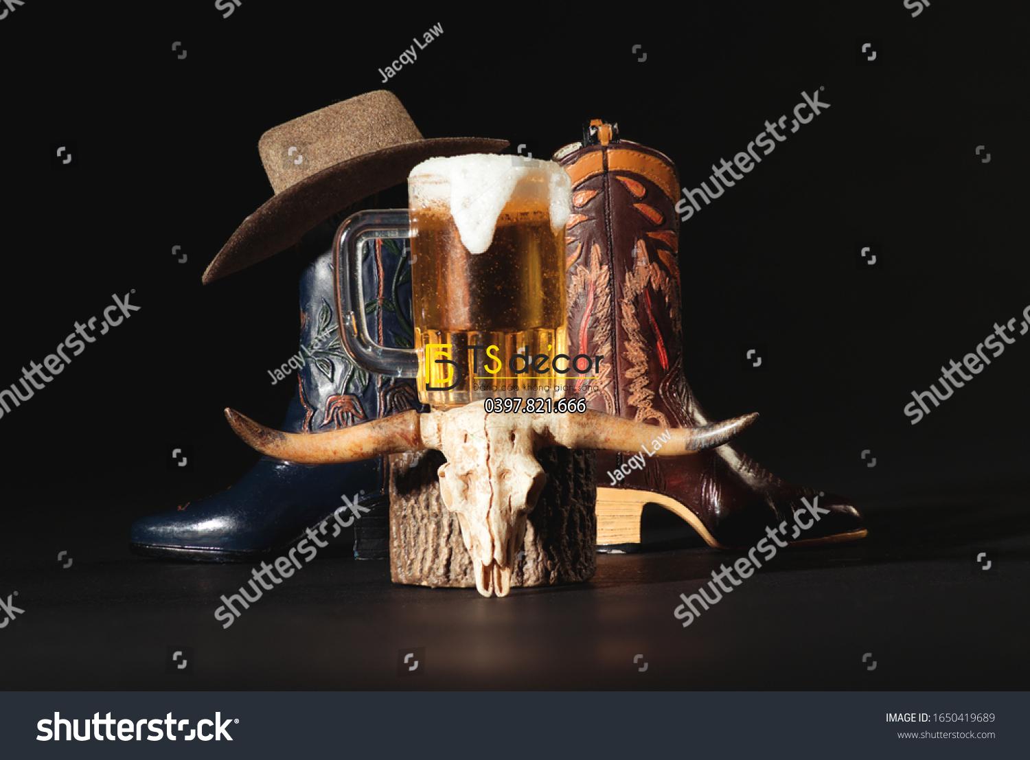 Tranh dán tường cao bồi miền tây cho Quán Bia Quán Nhậu